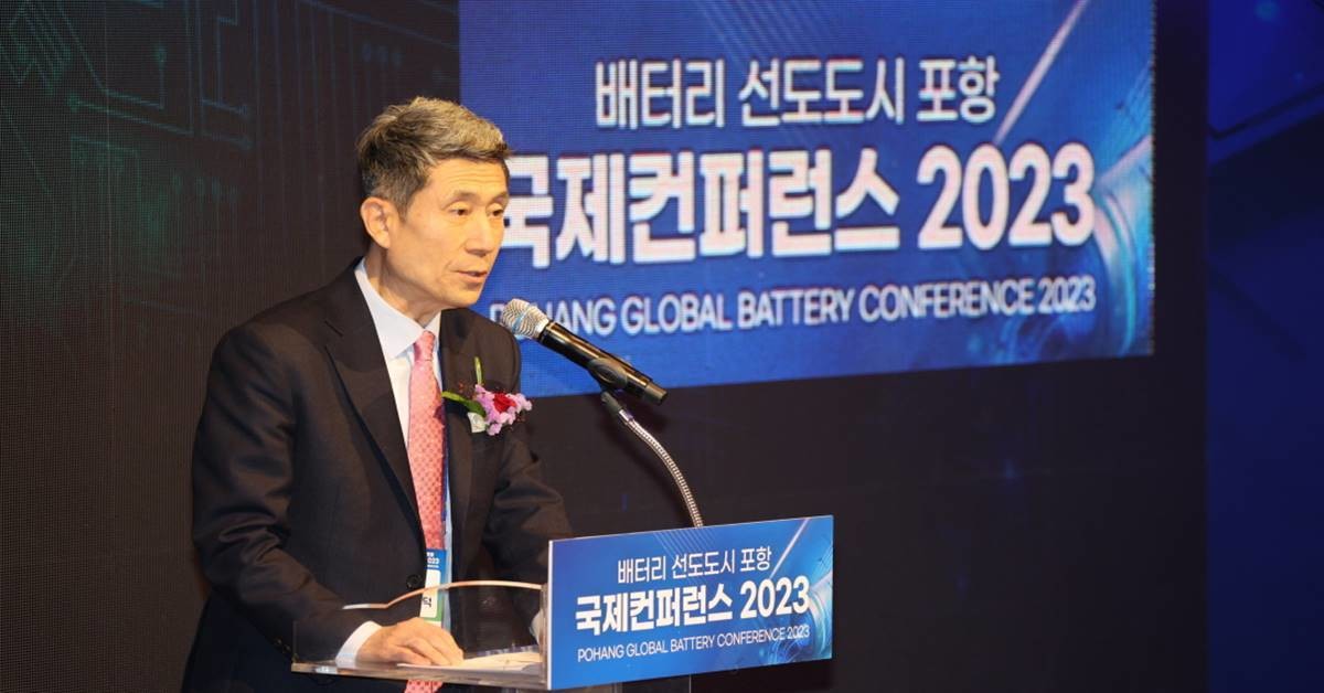 지난해 11월 열린 ‘배터리 선도도시 포항 국제컨퍼런스 2023’에서 이강덕 시장 인사말/포항시
