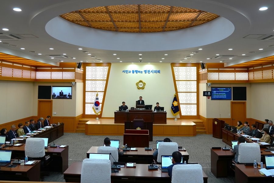 영천시의회는 지난달 31일 열린 제248회 임시회 제7차 본회의를 끝으로 12일간의 의사일정을 마무리했다. 사진은 영천시의회 본회의장 전경 / 영천시의회 제공