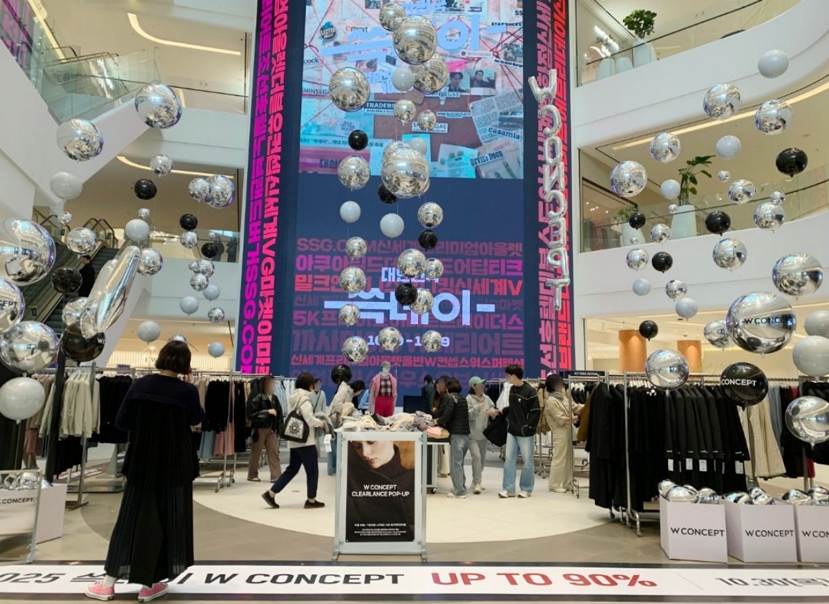 백화점·아울렛·SSG닷컴·면세점까지…의류·가구·가전 최대 90% 할인 / 신세계 제공