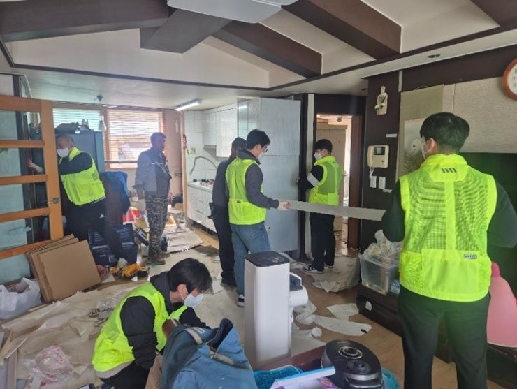 경남에너지가 지역 내 주거 취약 아동 가정을 대상으로 한 환경 개선 활동을 진행했다. / 사진제공=경남에너지