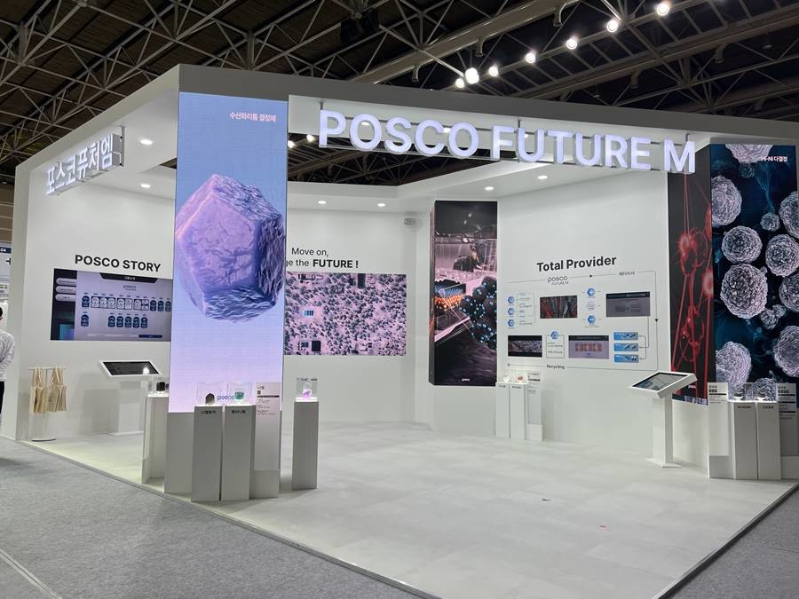 포스코퓨처엠이 ‘국제 배터리 엑스포 2025 포항’에서 미래 경쟁력을 담은 양∙음극재 기술과 포스코그룹의 완성된 공급망을 소개한다. 사진은 포스코퓨처엠의 부스 전경/포스코퓨처엠