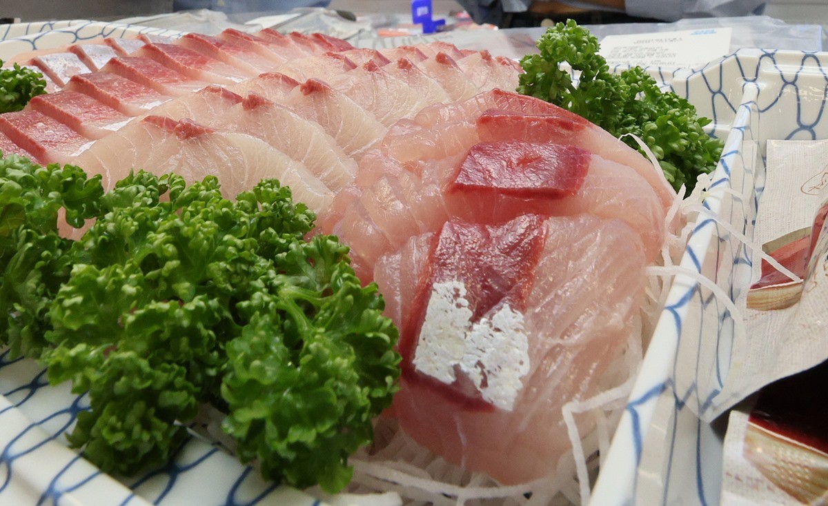 겨울철 별미 방어회 / 뉴스1