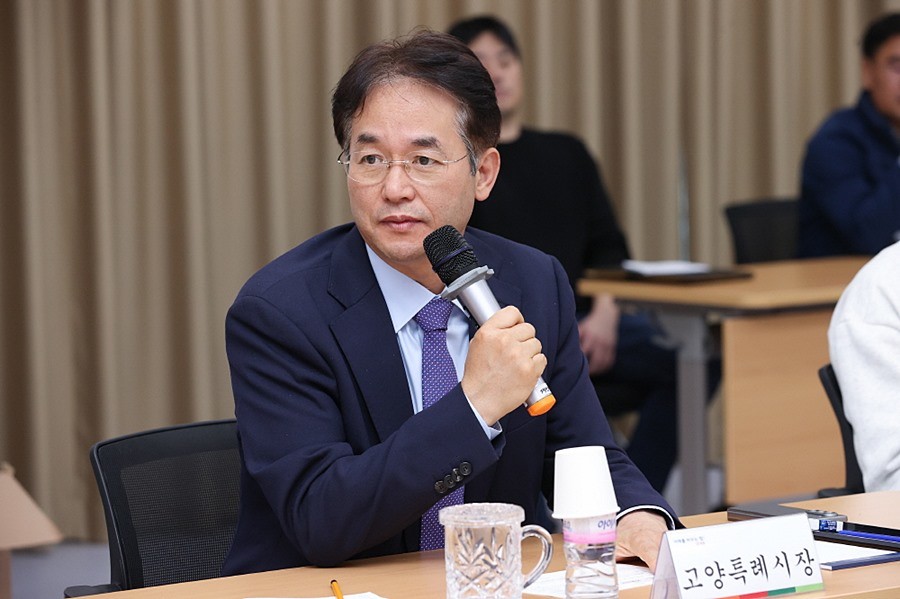 여성 생활체육 활성화를 위한 간담회에서 인사말 중인 이동환 고양특례시장