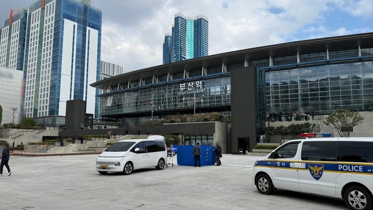 현장 조사하는 경찰 / 부산 경찰청