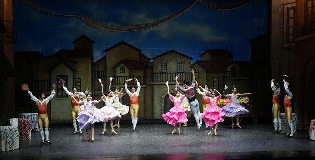 나주시가 한국문화예술위원회와 공동 기획한 고전 명작 발레 ‘돈키호테’가 지난 2일 나주문화예술회관에서 시민들의 큰 호응 속에 성황리에 막을 내렸다.