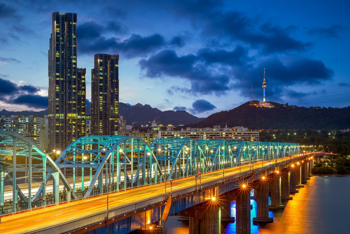 동작대교 야경 / Richie Chan-shutterstock.com