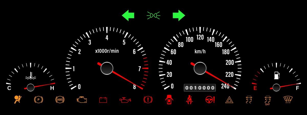 자동차 계기판 자료사진 / BillionsPhoto-shutterstock.com