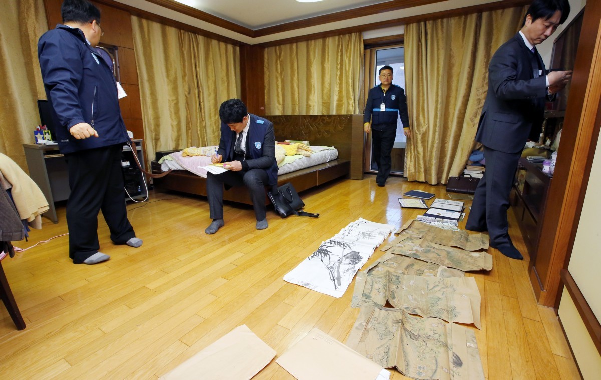 서울시 38세금징수과 조사관들이 호화 생활을 하는 비양심 체납자 가택을 조사하고 있다. 기사의 이해를 돕기 위한 사진. /뉴스1