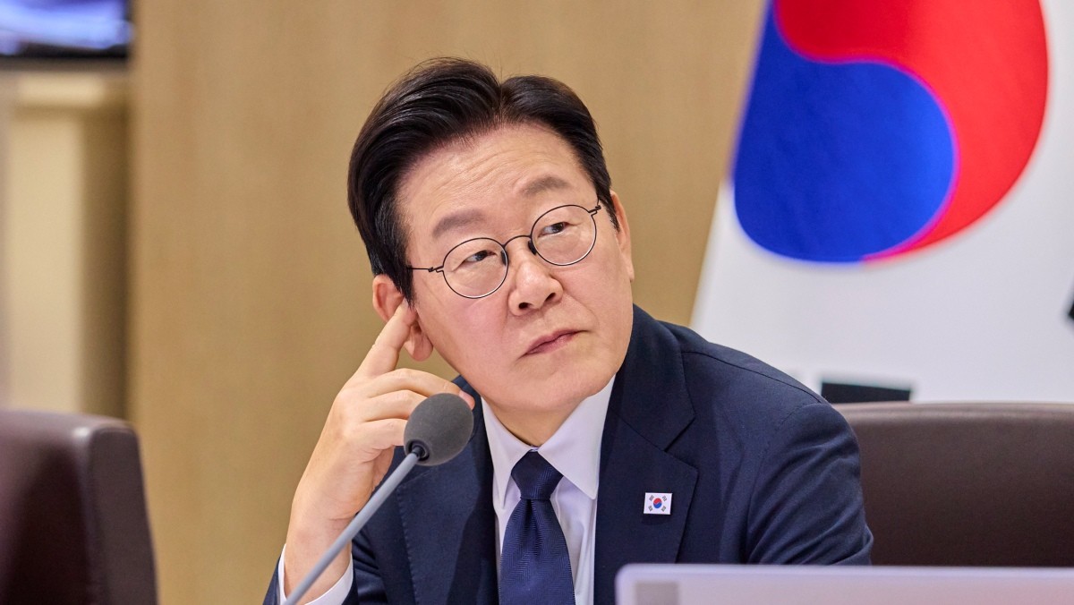 이재명 대통령이 지난 4일 서울 용산 대통령실 청사에서 열린 국무회의에서 발언을 듣고 있다. / 대통령실 제공. 뉴스1