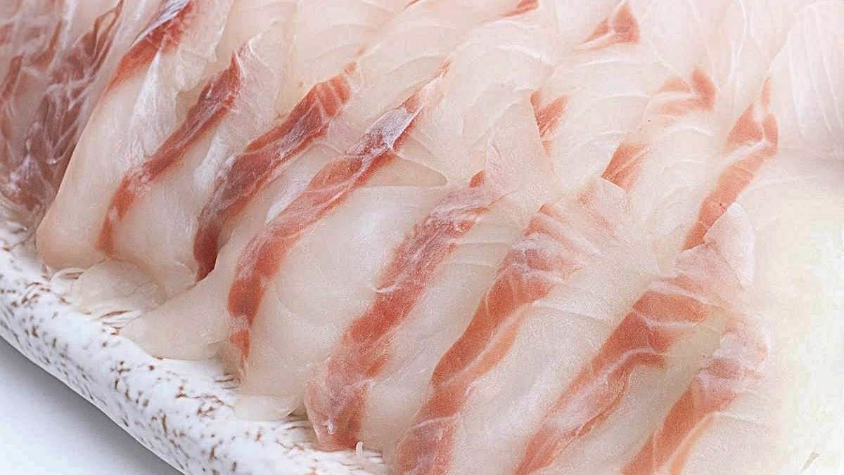 11월 제철 생선회로 손꼽힌 돌돔회. 기사 내용을 바탕으로 AI가 생성한 자료사진.