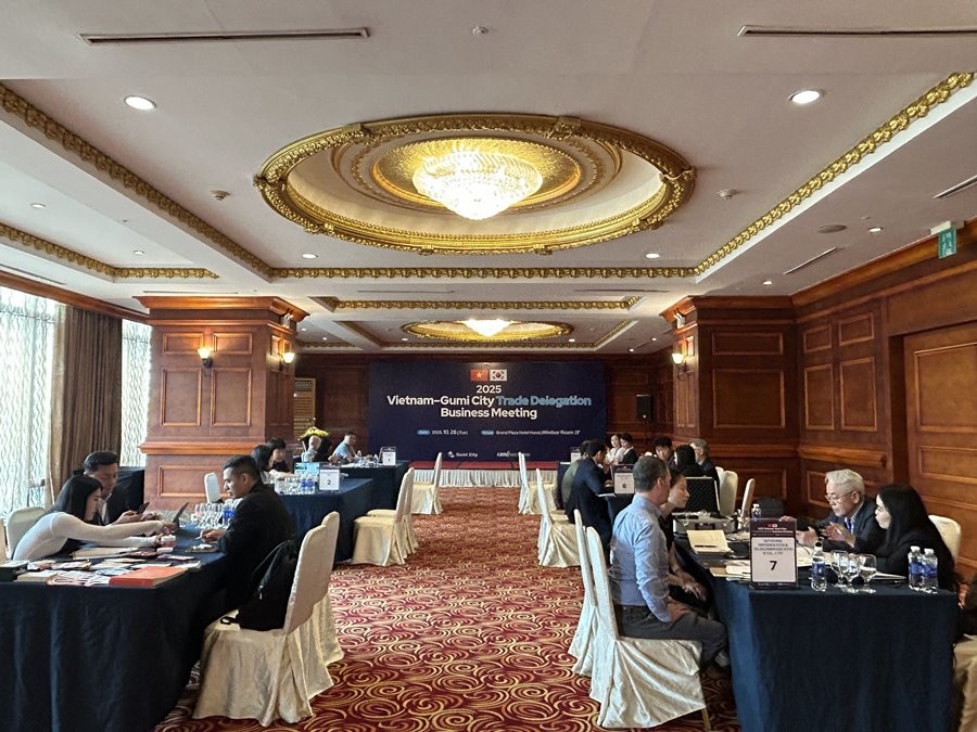 구미시는 지난달 27일부터 11월 1일까지 베트남 하노이와 호치민에 중소 기업 7개사를 파견해 485만불(한화 약 70억 여원) 규모의 현지 수출 MOU 9건을 체결하는 성과를 거뒀다. 사진은 하노이 수출상담회 현장 모습 / 구미시 제공