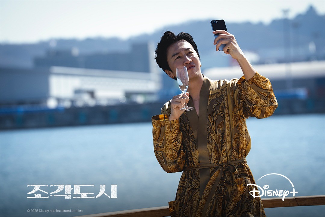 드라마 '조각도시'에 출연한 배우 이광수 / 디즈니+