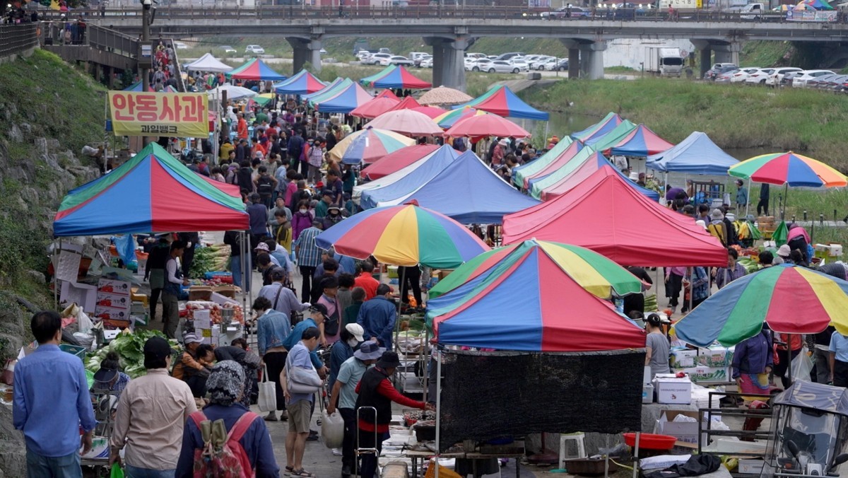 EBS1 '한국기행' 미리보기 페이지에서 제공하는 '이 맛에 새벽 장터' 편 자료 사진. / EBS1 제공