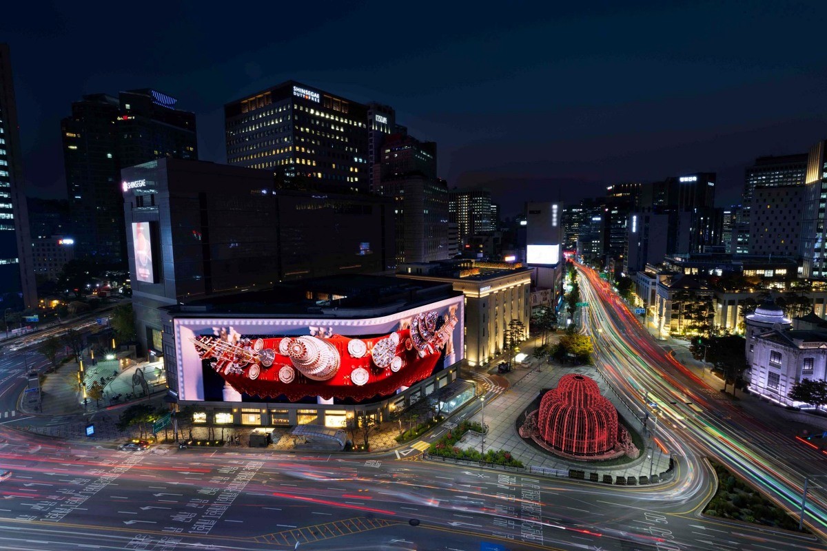 신세계는 '시간을 잇는 마법의 세계'라는 주제의 크리스마스 영상을 초대형 미디어 파사드 신세계스퀘어에 공개한다. / 신세계 제공