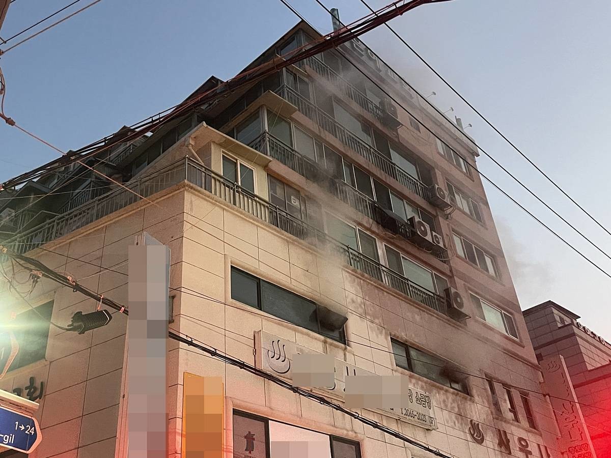 6일 새벽 서울 양천구 신월동 근린생활시설 화재 현장 / 연합뉴스