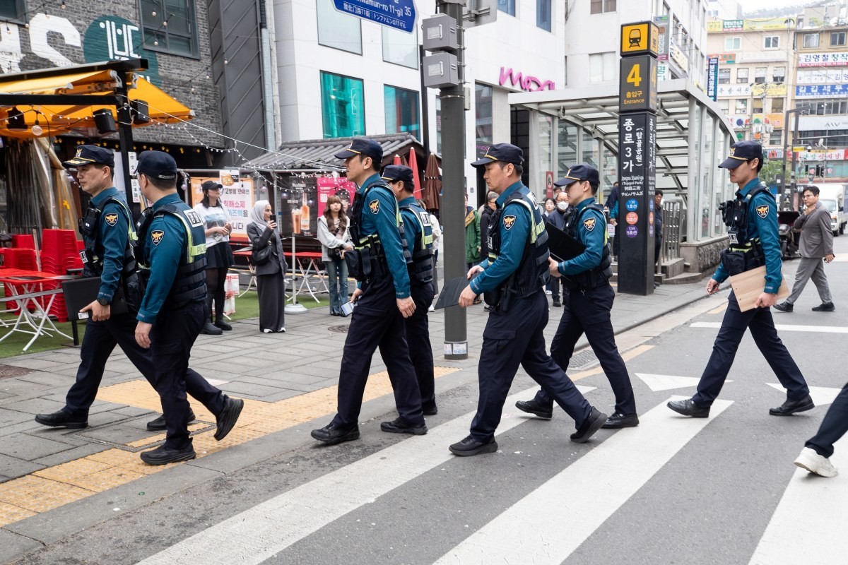 경찰 기동순찰대가 시내 일대를 순찰하고 있다. 기사의 이해를 돕기 위한 사진 / 뉴스1
