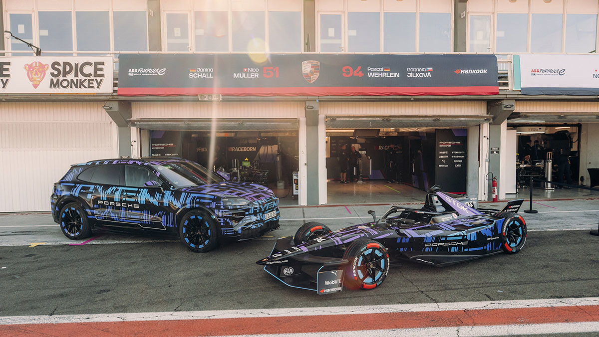 왼쪽부터 위장막을 쓴 카이엔 일렉트릭과 99X 일렉트릭. / 포르쉐코리아