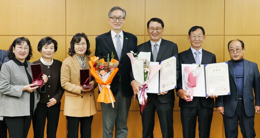 대전시 故 강준석 하사 유가족에 무공훈장 전수 / 대전시