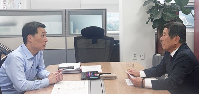 행정안전부 하종목 지방재정국장과 업무협의를 추진하고 있는 조상래 곡성군수