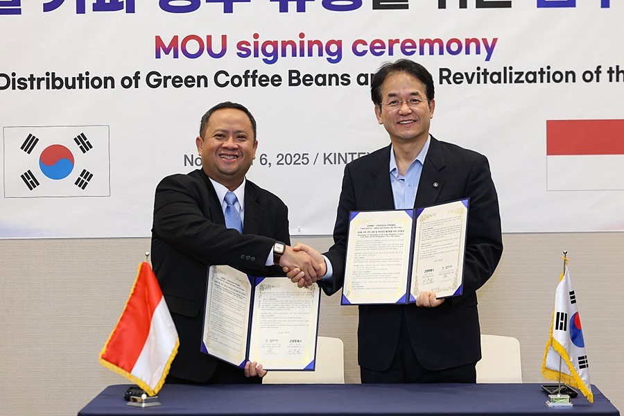 (오른쪽) 이동환 고양특례시장 (왼쪽) 후소도 쿤쪼로 약티 주한인도네시아 무역진흥센터 소장