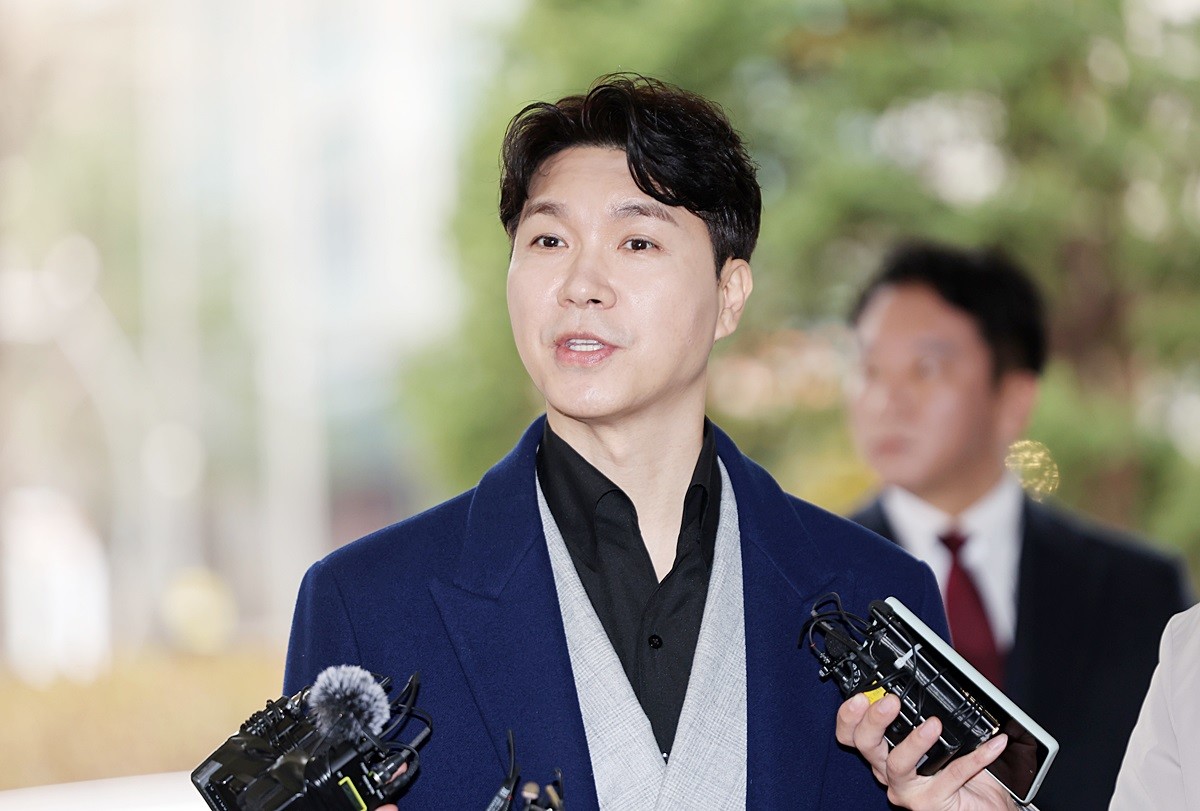 방송인 박수홍 자료 사진. 서울 강남경찰서는 지난달 20일 박수홍의 협박 혐의에 대해 '혐의없음'으로 결정해 검찰에 불송치한 것으로 전해졌다. 이와 관련해 박수홍 측은 '유명 연예인 박수홍의 이미지를 실추시키고 압박하기 위한 행위'라며 '명백한 무고에 해당한다'라는 입장을 냈다. 그러면서 명예훼손 행위에 대해 법적 대응을 검토할 것이라고 예고했다. / 연합뉴스