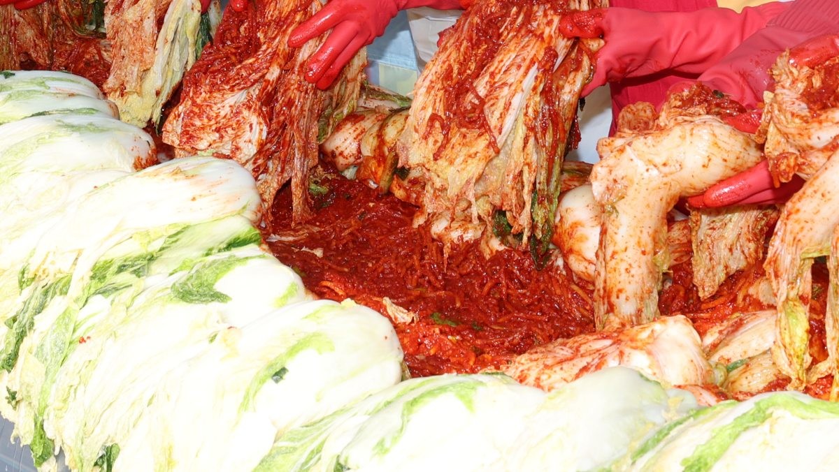 김장하는 모습. 자료사진. / 뉴스1