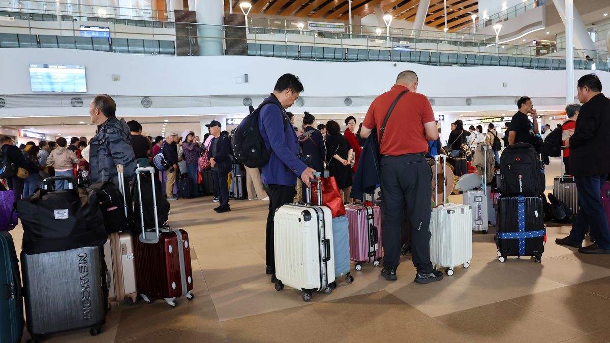 인천 연수구 인천항 국제여객터미널을 통해 중국인 무비자 단체관광객들이 입국하고 있다. / 연합뉴스