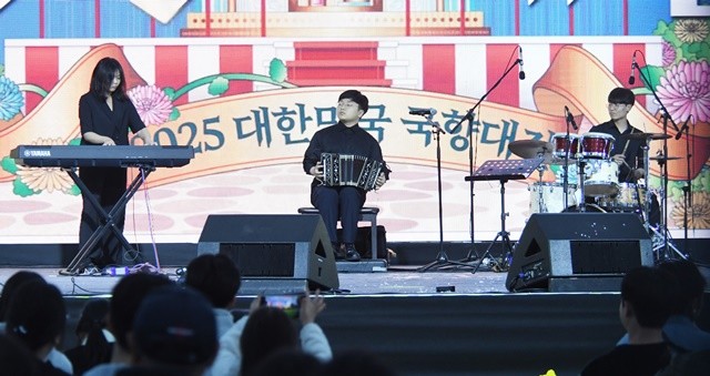 대상을 차지한 '마이스틱' 팀 공연