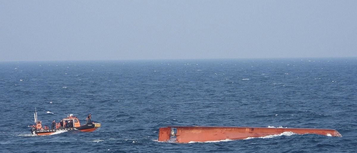 9일 전남 신안군 가거도에서 81㎞ 떨어진 서해 공해상에서 11명이 탄 중국어선이 전복됐다. / 목포해경 제공-연합뉴스