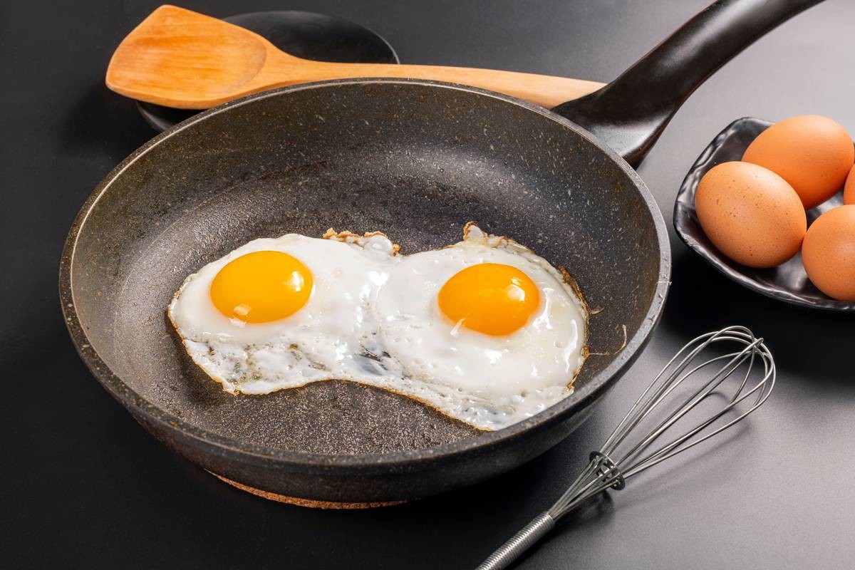 계란 프라이 / ZCOOL HelloRF-Shutterstock.com