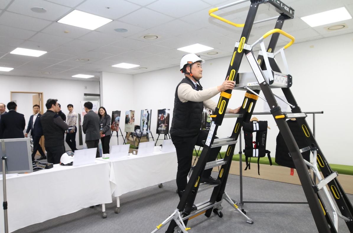 한국동서발전은 3일 본사에서 ‘중대재해 예방 전담조직(TF)’의 활동 상황을 점검하는 회의를 열었다.  / 사진제공=동서발전