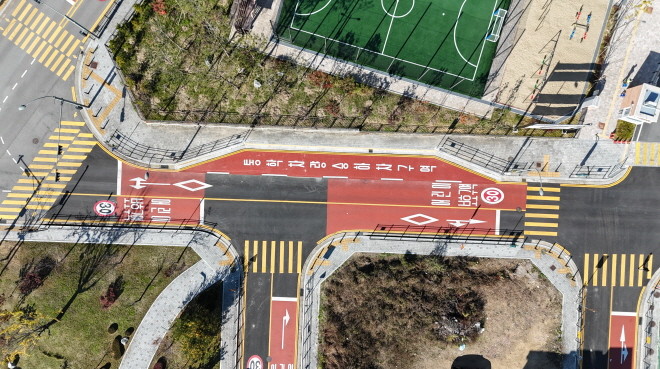 처인초중 앞에 마련된 승하차베이. / 용인특례시