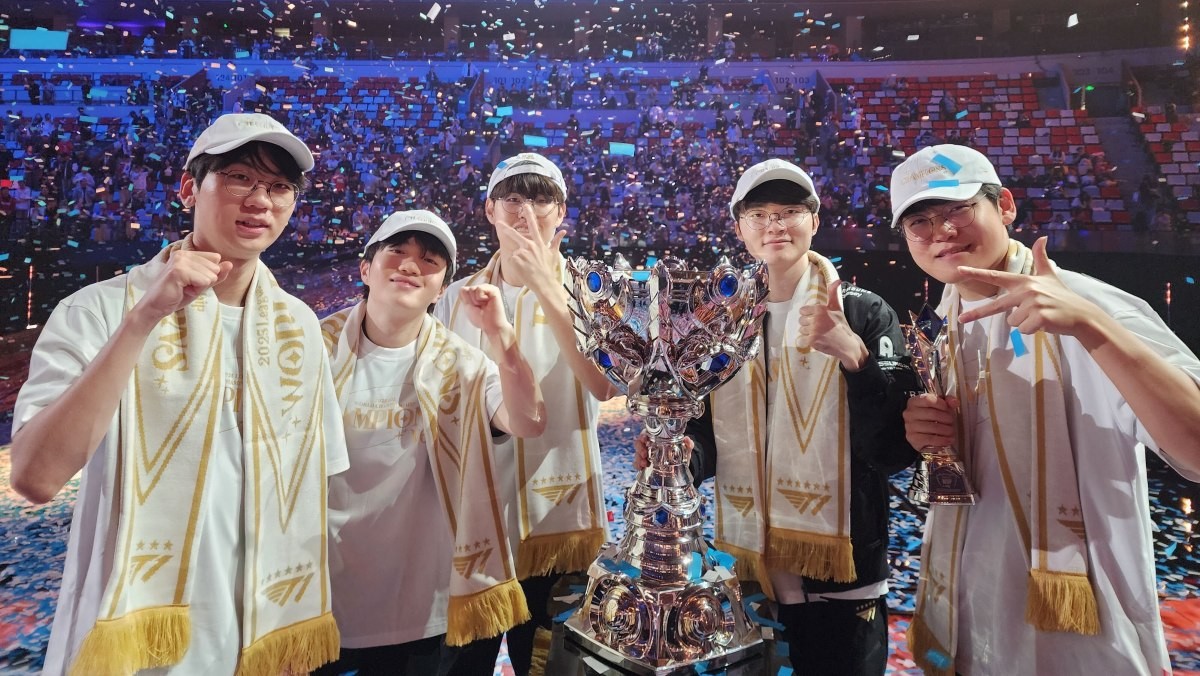 'T1' 선수단 / SK스퀘어