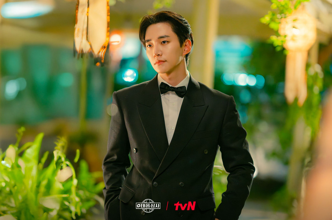 '태풍상사' 주연 배우 이준호 / tvN