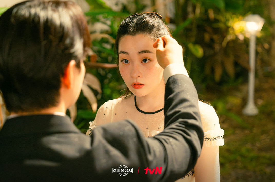 극중 러브라인을 선보이는 이준호와 김민하 / tvN