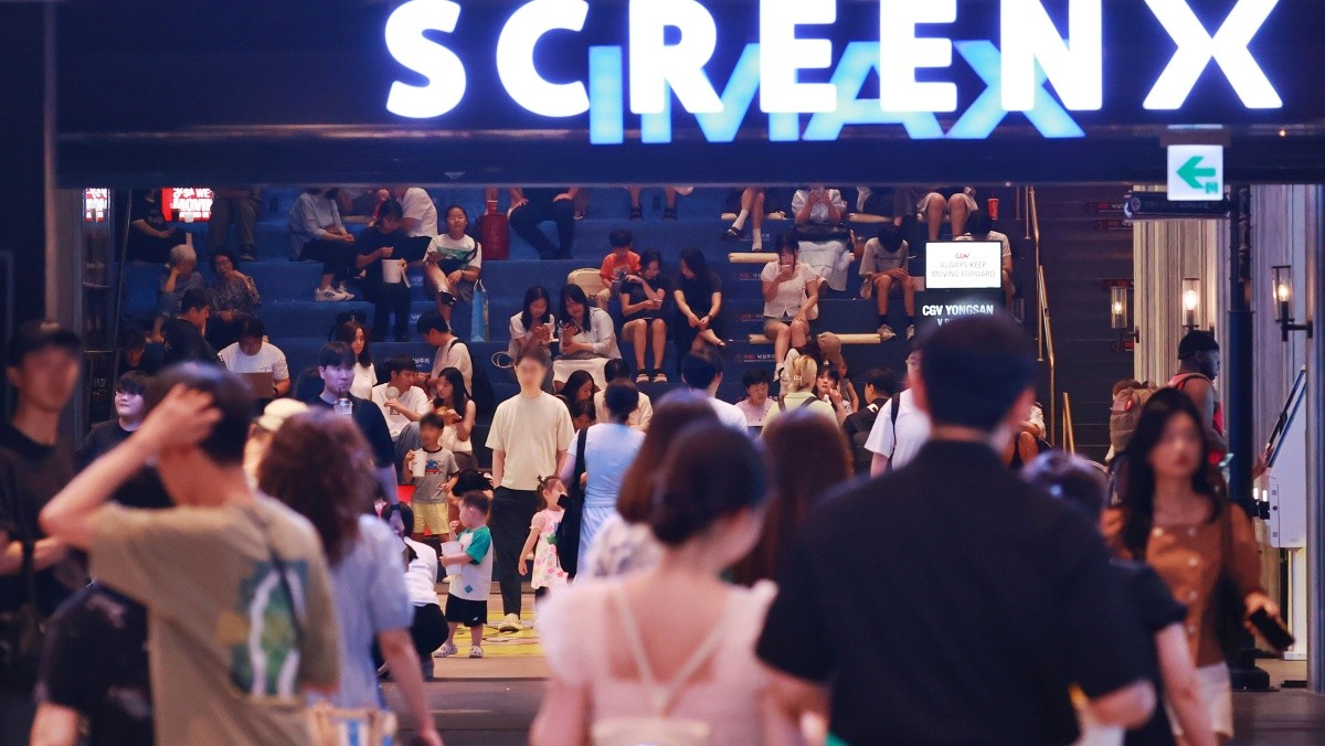 영화관에 몰린 관객들 / 연합뉴스