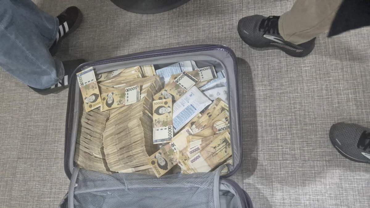 캐리어에 은닉한 현금 / 국세청 제공