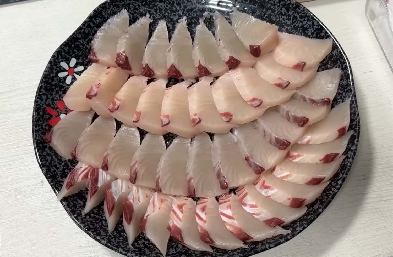 삼치 선어로 만든 회. / '마초TV' 유튜브