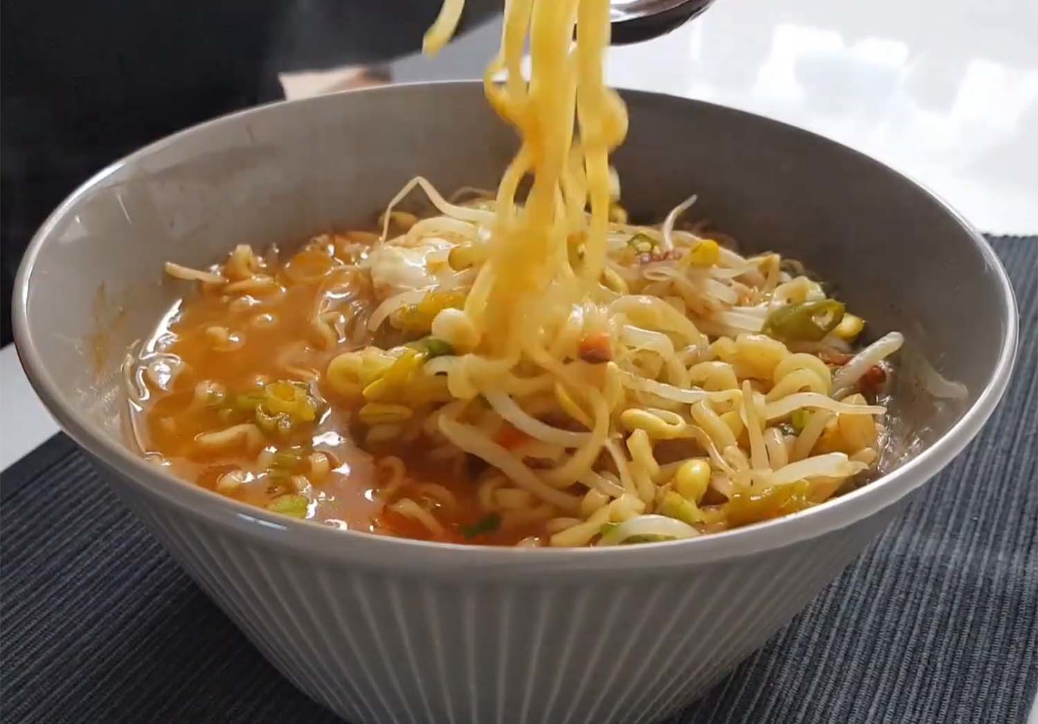 콩나물 라면 / 'EZ쿠킹' 유튜브