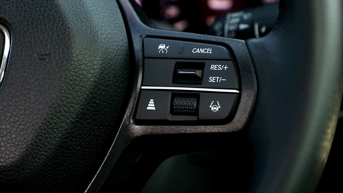 혼다 어코드 터보의 ADAS 관장 버튼들. / 권혁재 PD