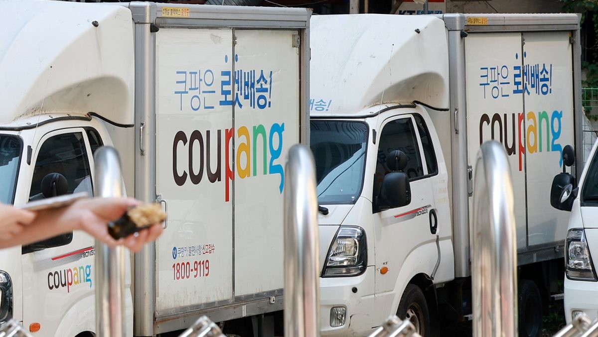 쿠팡 배달 차량이 주차돼 있는 모습. / 뉴스1