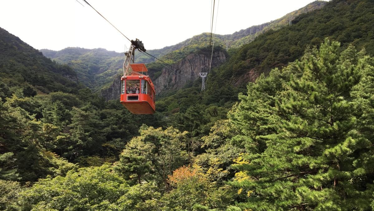 금오산 케이블카. / gooomyou-shutterstock.com