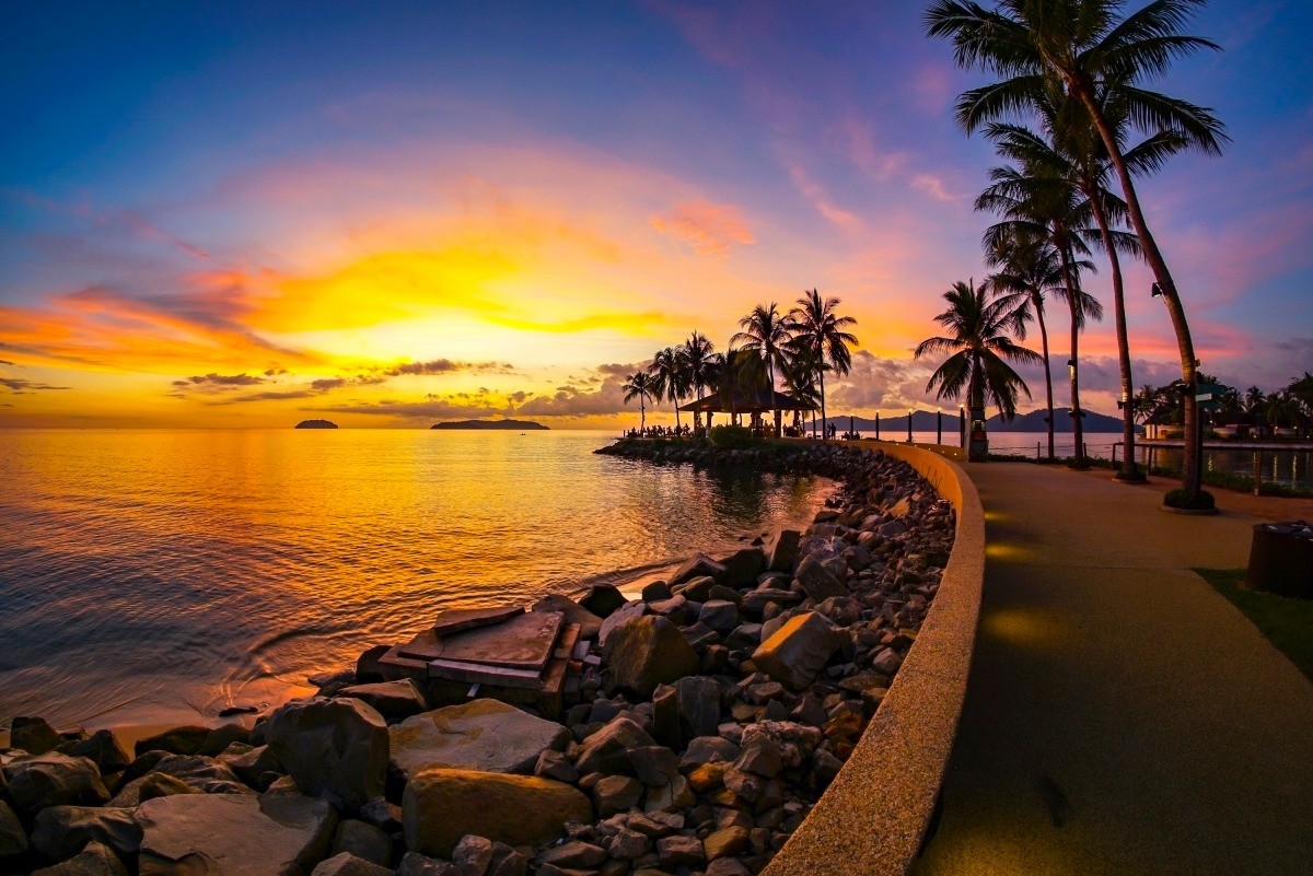 탄중아루 해변. / Lawrence_Chung-shutterstock.com