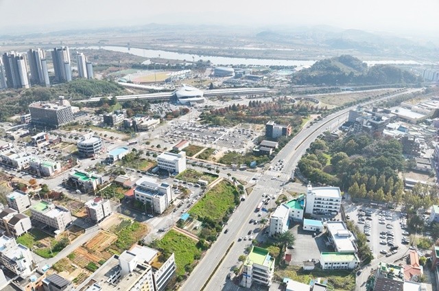 나주시가 KTX 나주역 일대를 서남권 대표 교통 허브로 도약시키기 위해 ‘나주역세권 개발 사업’을 본격 추진한다. 사진은 나주역 일대 전경