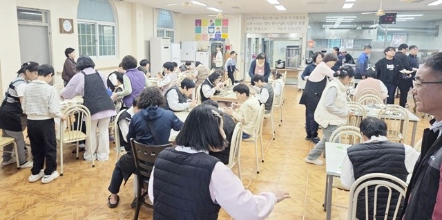 곡성군에 소재한 청학(중식당)에서 취약계층에 짜장면을 제공하고 있다.