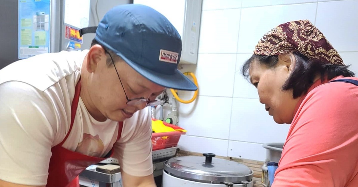 포방터시장 '홍탁집' 사장 권상훈 씨와 그의 어머니 / 권 씨 인스타그램