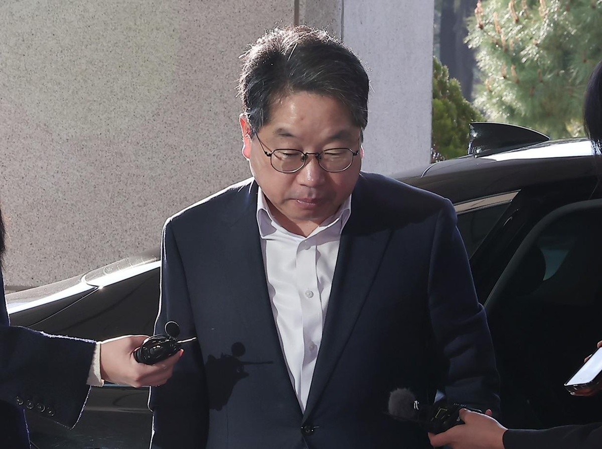 '대장동 항소 포기'로 검찰 내부에서 사퇴 압박을 받는 노만석 검찰총장 직무대행이 12일 서울 서초구 대검찰청으로 출근하고 있다. / 뉴스1