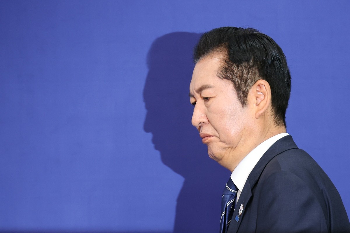 정청래 더불어민주당 대표 자료 사진. 정청래 대표가 '국민의힘의 위헌 정당 해산 사유가 마일리지 쌓이듯 차곡차곡 적립되고 있다'라고 말했다. 정 대표는 12일 국회에서 열린 최고위원회의에서 국회의 비상계엄 해제 표결 방해 의혹을 받는 국민의힘 전 원내대표인 추경호 의원에 대한 체포동의안을 언급하며 이렇게 밝혔다. / 뉴스1