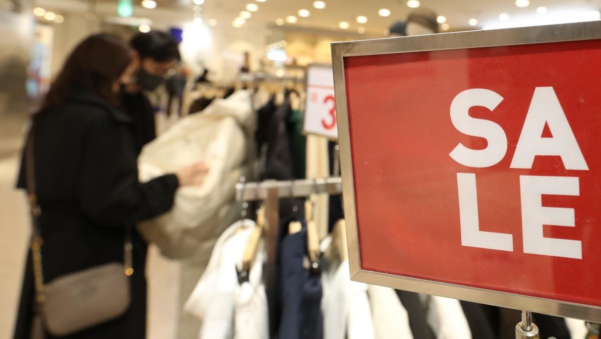 2022년 겨울 정기 세일을 시작한 서울 노원구 롯데백화점 모습. / 뉴스1