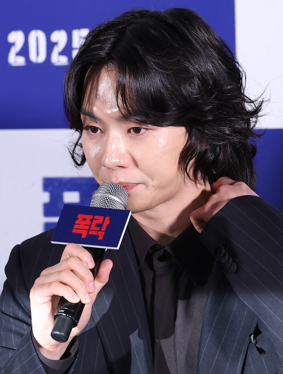 영화 '폭락' 언론시사회 도중 송재림을 회상하며 눈시울을 붉힌 안우연 / 뉴스1